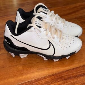 Nike Kids White and Black Football Baseball Cleats Sneakers size 13K